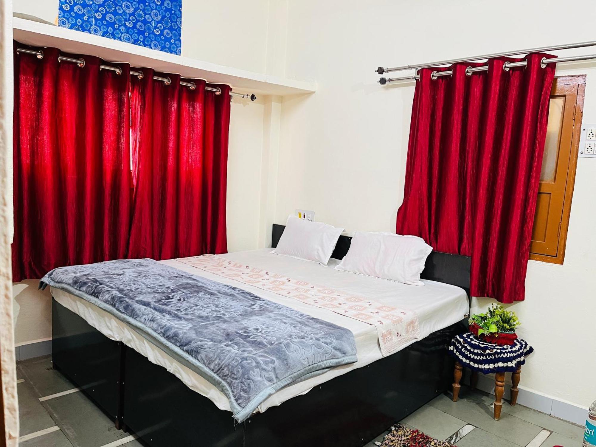 Tiwari G Home Stay ウッジャイン エクステリア 写真