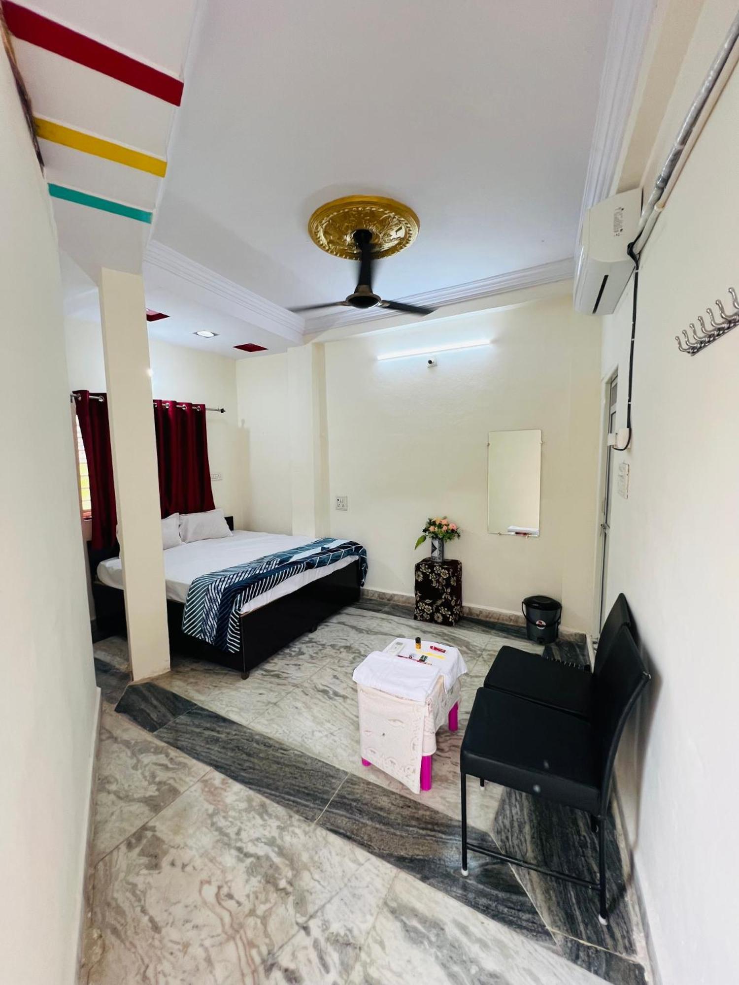 Tiwari G Home Stay ウッジャイン エクステリア 写真
