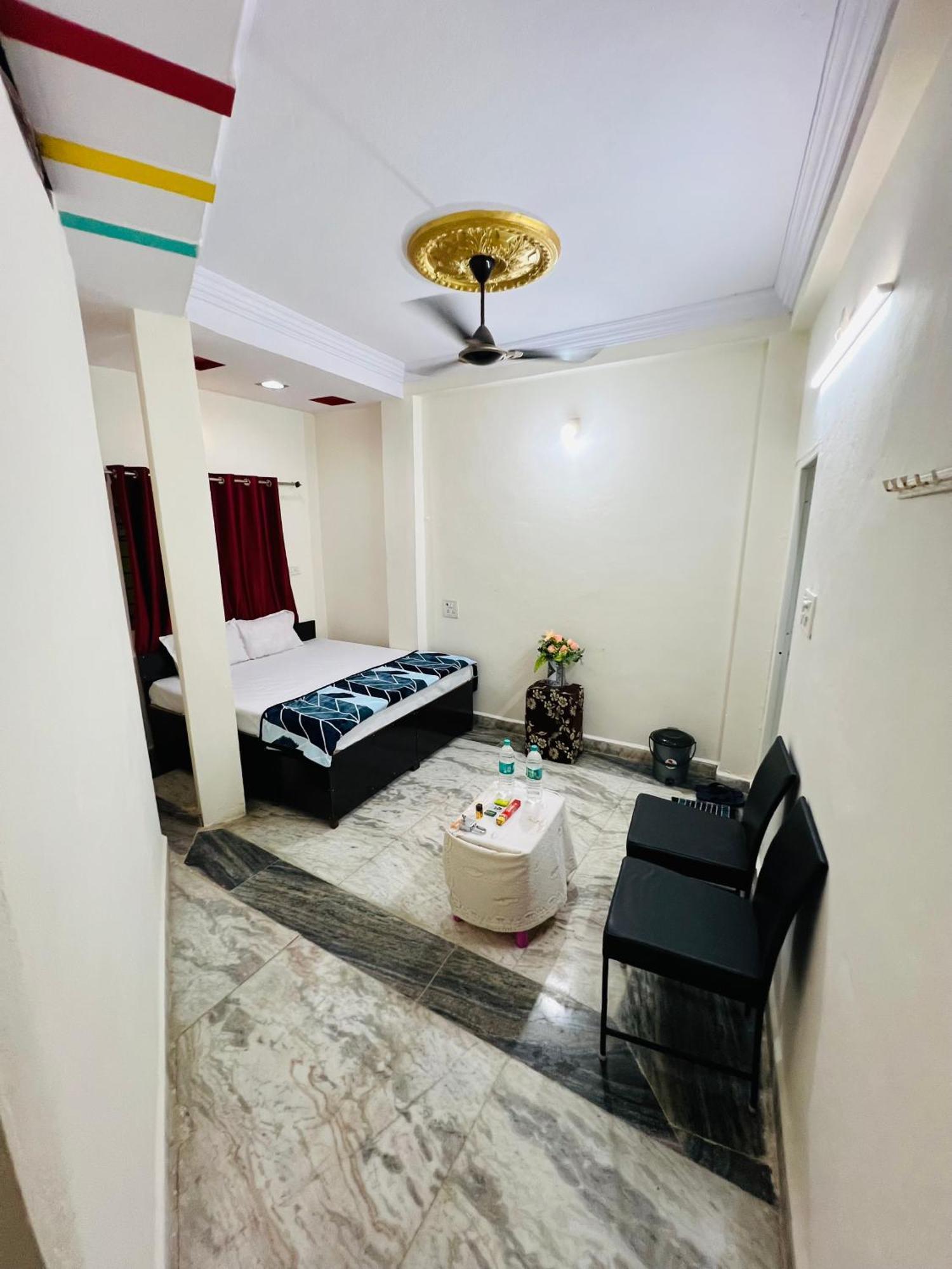 Tiwari G Home Stay ウッジャイン エクステリア 写真